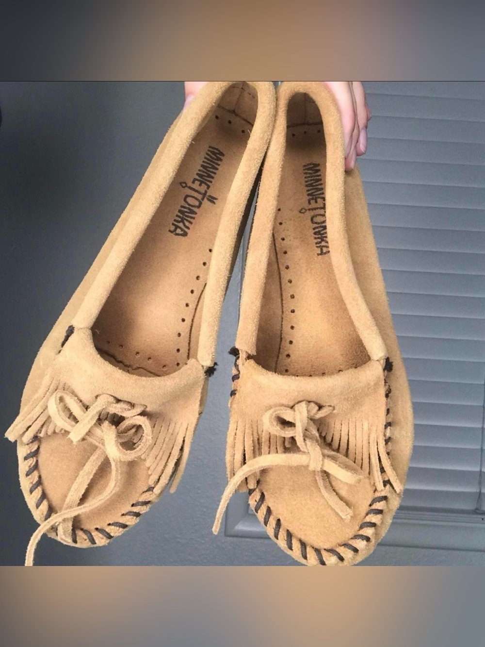 Minnetonka Women's Beige Suede Fringe Moccasins